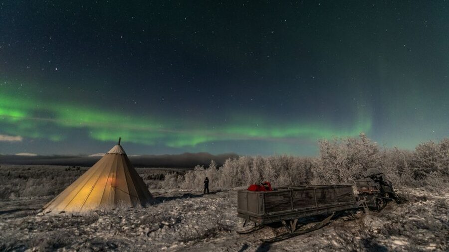 Abisko: National Park Northern Lights Photo Tour - The teepee, fire, and waiting time