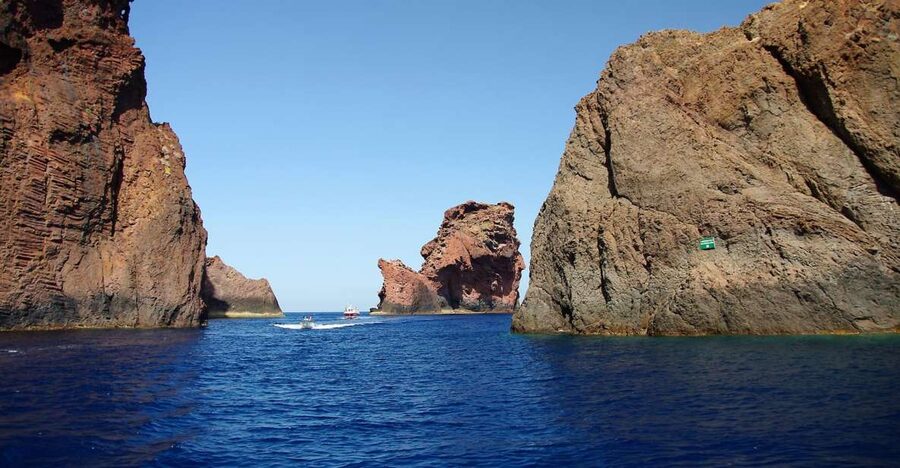 Ajaccio: Guided Scandola Nature Reserve Boat Tour - Setting out toward Gargalo Island and Scandola