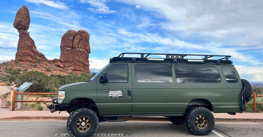 Arches National Park: Sunset Pavement Van Tour - Why an evening van tour works well in Arches