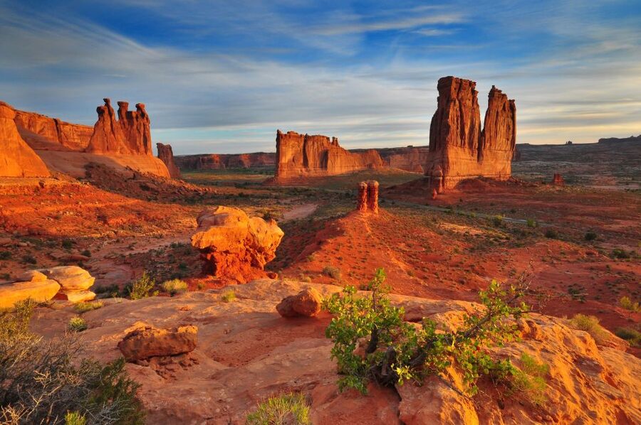 Arches National Park: Sunset Pavement Van Tour - Walking among the North and South Windows