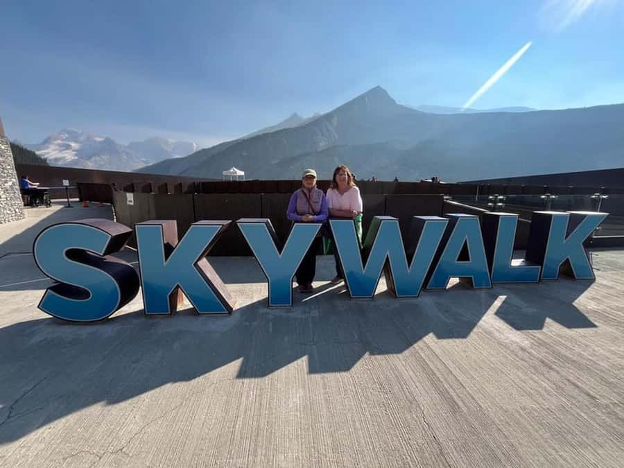 Banff and Jasper National Parks: Tour with Transport - Columbia Icefield and the optional glacier activities