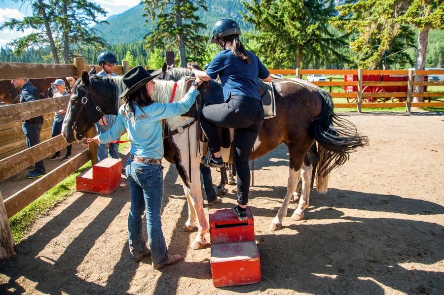Banff National Park: 1-Hour Bow River Horseback Ride - Meeting the horses and learning the basics