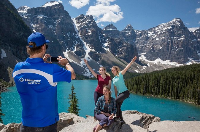 Banff National Park Tour with Lake Louise and Moraine Lake - What the guide adds to the experience