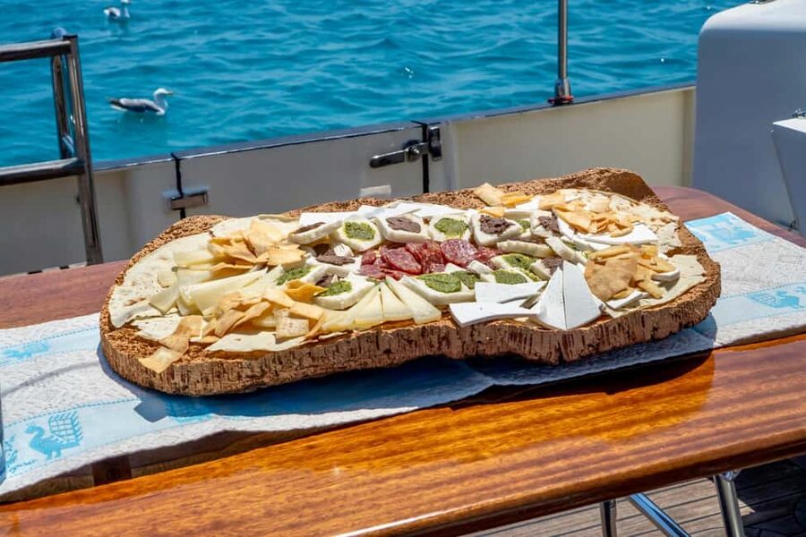 Boat tour Golfo Aranci: Tavolara and Molara Marine Protected Area - An afternoon finish with fruit and myrtle