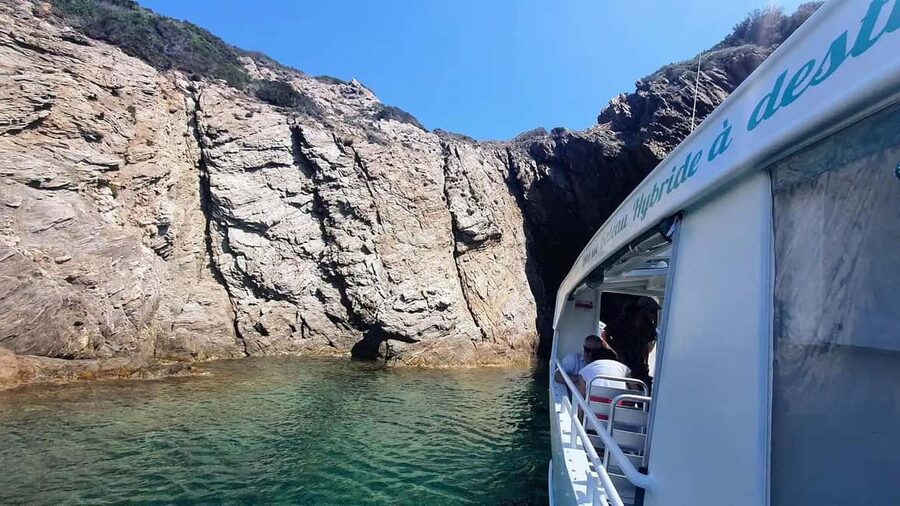 Bormes-les-Mimosas: Sea trip in the heart of Port-Cros National Park - Leaving La Favière for Port-Cros