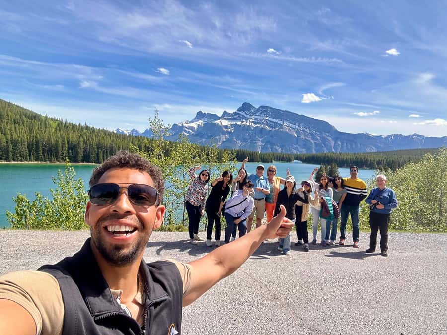 Calgary/Canmore: Banff National Park & Lake Louise Day Trip - What makes the guides valuable