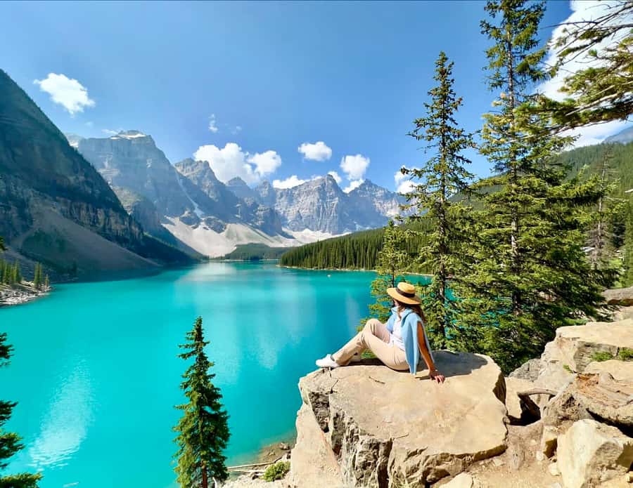 Calgary/Canmore: Banff National Park & Lake Louise Day Trip - Johnston Canyon and winter’s frozen waterfalls