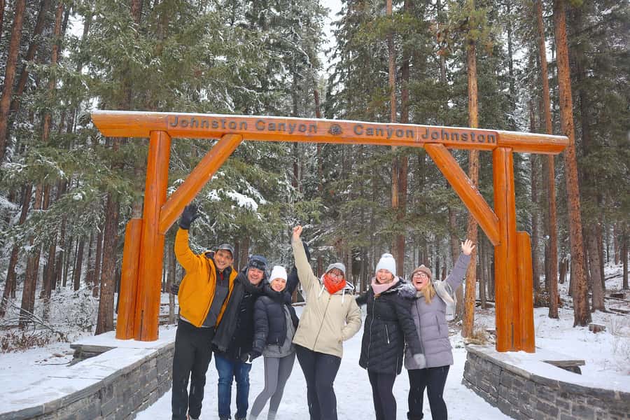 Calgary/Canmore: Banff National Park & Lake Louise Day Trip - Two hours in Banff town