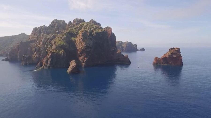 Calvi : Private boat tour of Scandola nature reserve - Why Scandola works so well by boat