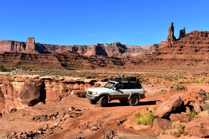 Canyonlands National Park White Rim Trail by 4WD - Musselman Arch and the famous Shafer Trail