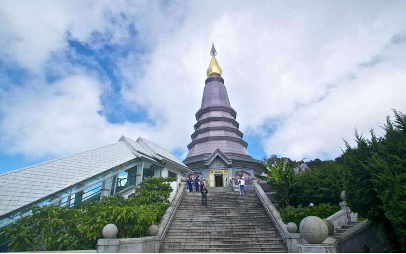 Chiang Mai: Doi Inthanon National Park and Pha Dok Siew Trek - Guides, language, and group comfort