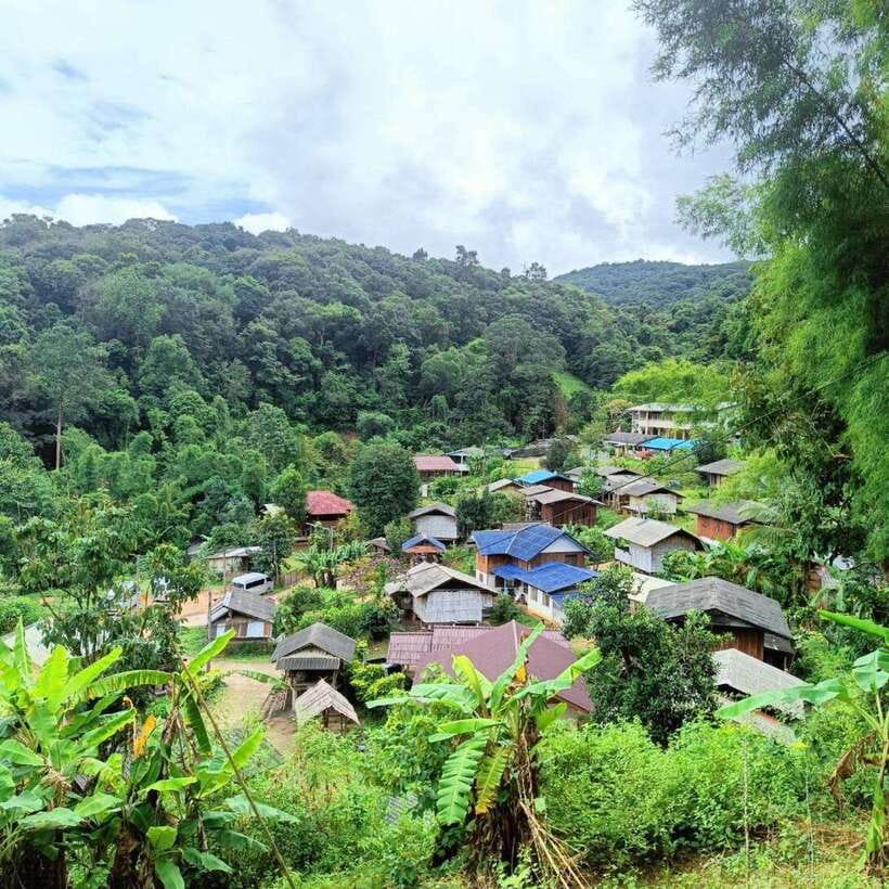 Chiang Mai: Doi Inthanon National Park & Waterfall Day Tour - The Hmong market and a useful lunch break