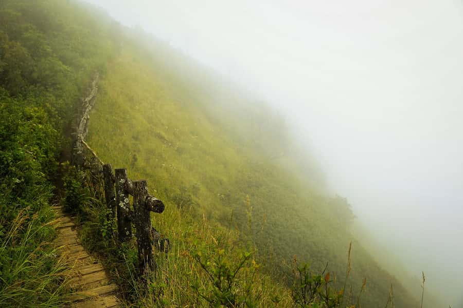 Chiang Mai: Doi Inthanon National Park, Waterfall & Lunch - Wachirathan Waterfall and the first big view