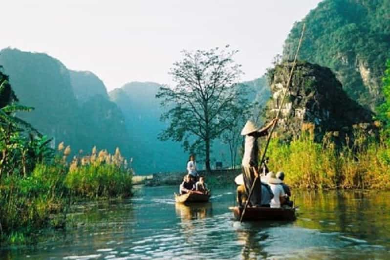 CUC PHUONG NATIONAL PARK - VAN LONG DAI LY TOUR DAY TRIP - Lunch before the deeper forest