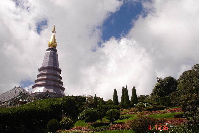 Doi Inthanon National park and 2 hours hiking with private tour - Ang Ka Nature Trail and the summit area