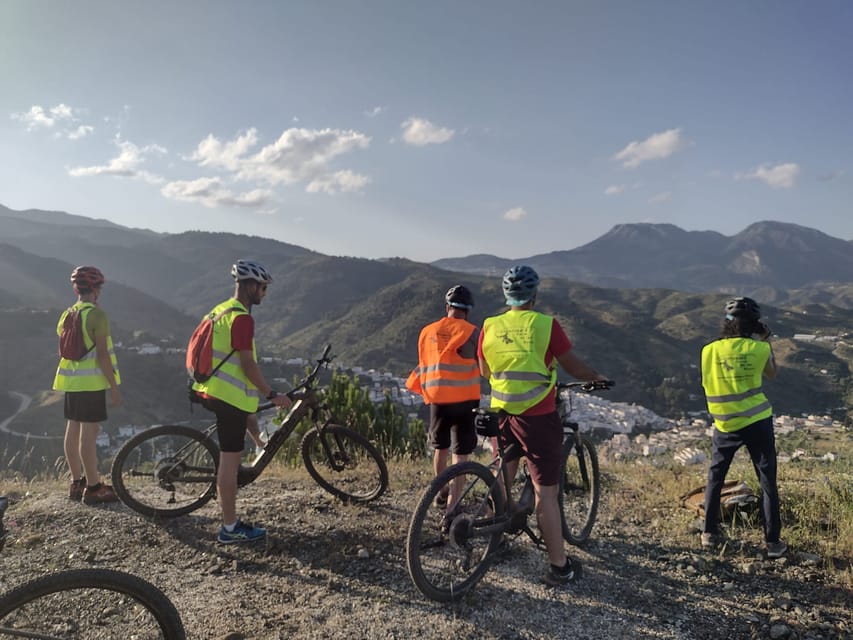 Electric mountain bike in Sierra de las Nieves national park - Leaving the white streets for mountain tracks