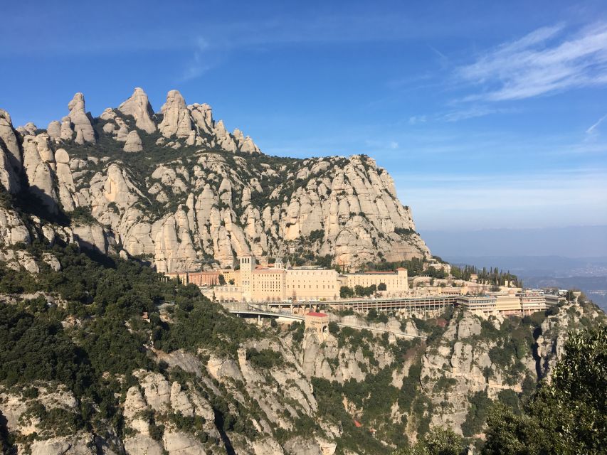 From Barcelona: Horseback Tour in Montserrat National Park - The market and the short break