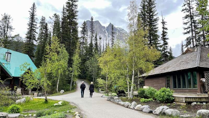 From Calgary: Banff & Yoho National Parks Private Day Tour - Emerald Lake: calm water and forest views