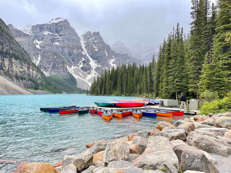 From Calgary: Banff & Yoho National Parks Private Day Tour - Lake Louise: an easy start with famous views