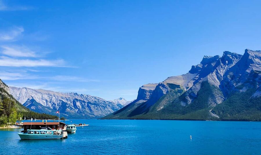 From Calgary/Canmore: Banff National Park Premium Day Trip - Two Jack Lake and Lake Minnewanka set the tone