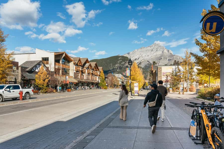 From Calgary: Private Banff National Park Day Trip - Tunnel Mountain Drive, Lake Minnewanka, and Two Jack Lake