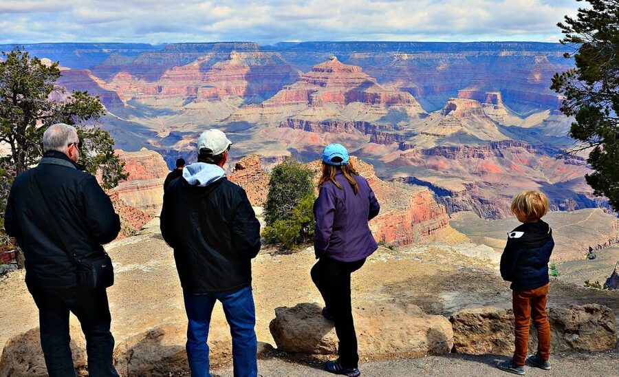 From Flagstaff: Grand Canyon National Park Tour - A picnic lunch among juniper and pine