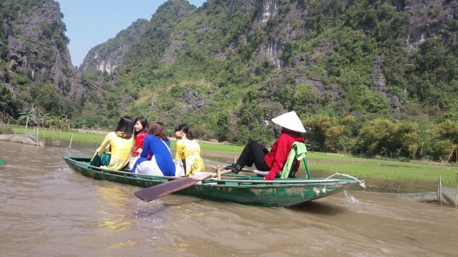 From Hanoi: Ninh Binh & Cuc Phuong National Park 2-Day Tour - The 500-step climb at Mua Cave