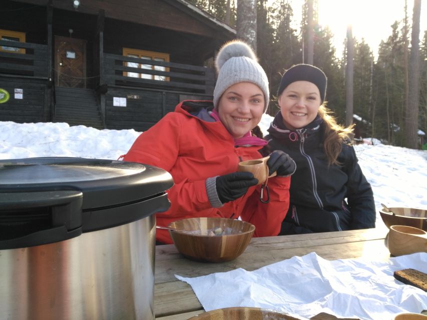From Helsinki: Nuuksio National Park Hiking Tour with Food - Glögi, biscuits, and soup at the laavu