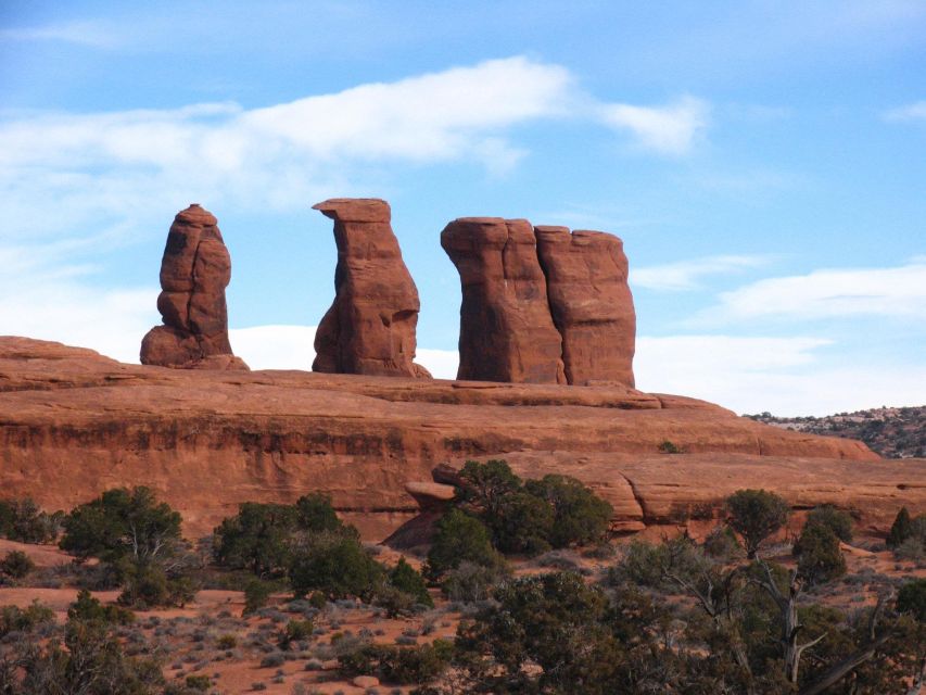 From Moab: Half-Day Arches National Park 4x4 Driving Tour - Eye of the Whale Arch and the Marching Men