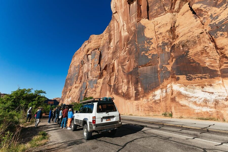 From Moab: Sky District Canyonlands National Park 4x4 Tour - Fossil Point and Musselman Arch photo stops
