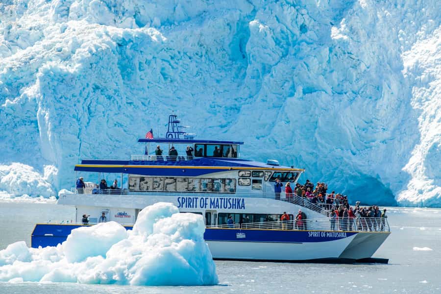 From Seward: Kenai Fjords National Park Cruise with Lunch - Aialik Glacier and the longer glacier stop