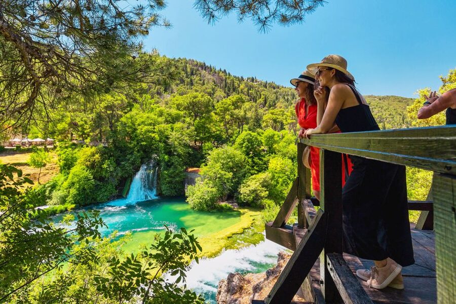 From Split: Krka National Park Tour - Entering Krka by boat from Skradin