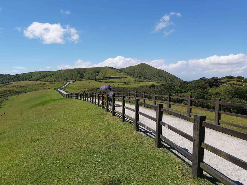 From Taipei: Beitou and Yangmingshan National Park Day Tour - Meeting the group at Zhongxiao Xinsheng