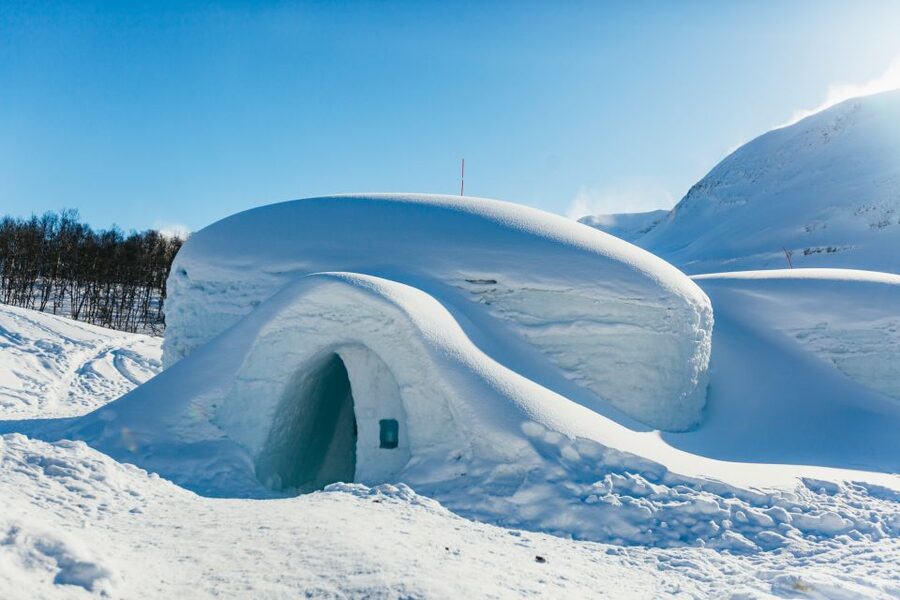 From Tromsø: Ice Domes Snow Park and Wilderness Experience - Soup, sausages, and a lavvu lunch