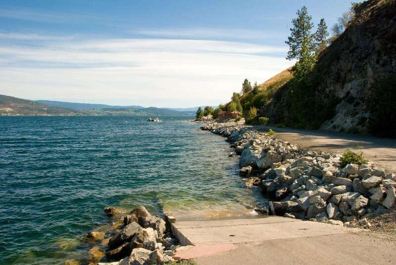 From Vancouver:4-Day Columbia Icefield & Banff National Park - Day 1: Kelowna wine, Okanagan Lake, and Salmon Arm