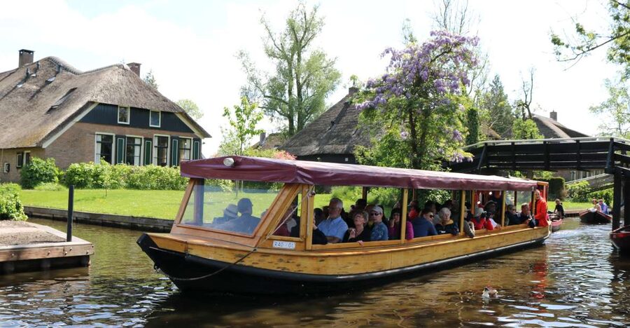 Giethoorn: Village & National Park Canal Cruise with Coffee - Key points before you book