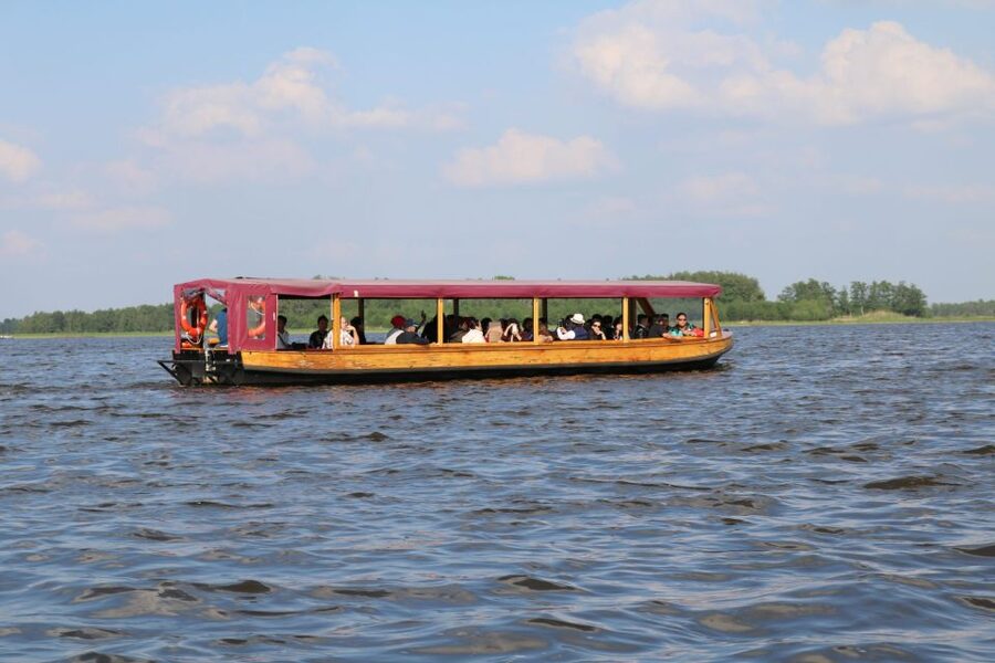Giethoorn: Village & National Park Canal Cruise with Coffee - The first canals: houses, bridges, and village stories