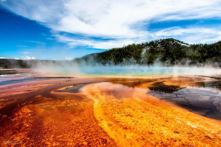 Grand Teton,Yellowstone National Park 3-Day Tour from SLC - Jackson Town Square and its elk antler arches