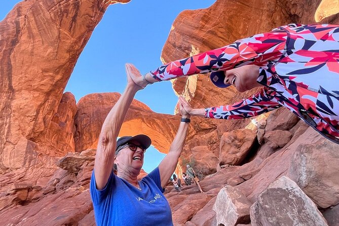 HIGHLY RATED Arches National Park Sightseeing Tour From Moab Utah - Park Avenue and the first sandstone giants