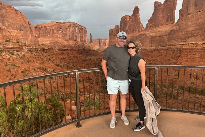 HIGHLY RATED Arches National Park Sightseeing Tour From Moab Utah - Lower Delicate Arch Viewpoint and changing light