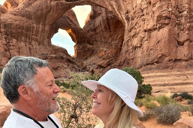 HIGHLY RATED Arches National Park Sightseeing Tour From Moab Utah - Meeting downtown and entering Arches