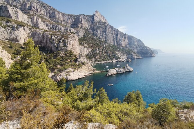 Hiking in the Calanques National park from Marseille - Meeting at Luminy and reaching the park