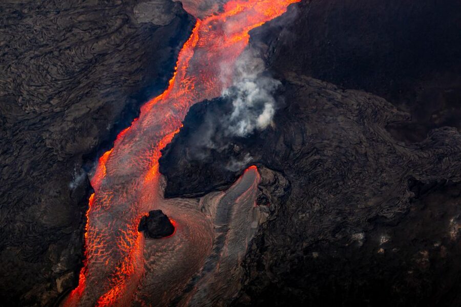 Hilo: Hawaii Volcanoes National Park Flight - Pu‘u ‘Ō‘ō and the Shapes of Volcanic Ground