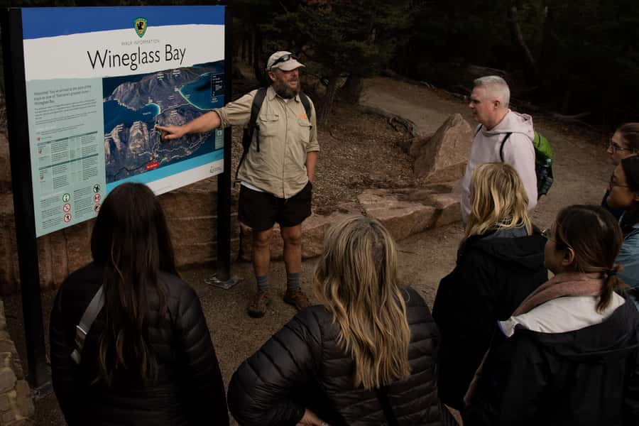 Hobart: Wineglass Bay & Freycinet National Park Active Tour - Guides make a noticeable difference