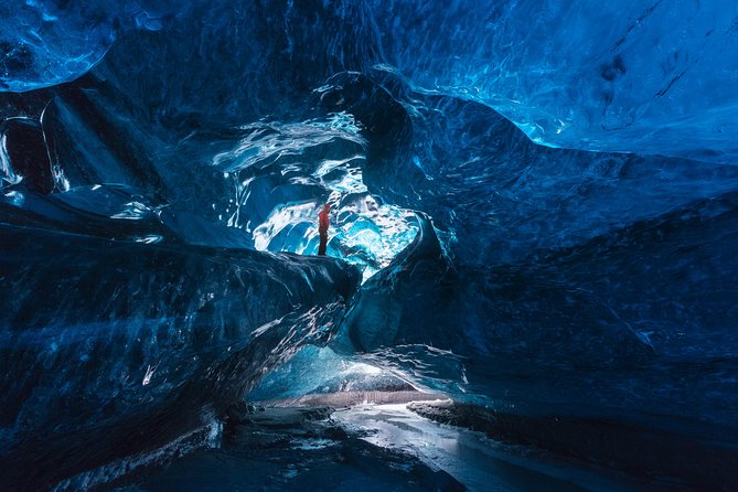Ice Cave Tour in the National Park of Vatnajökull - Inside the cave: beauty with no guarantee