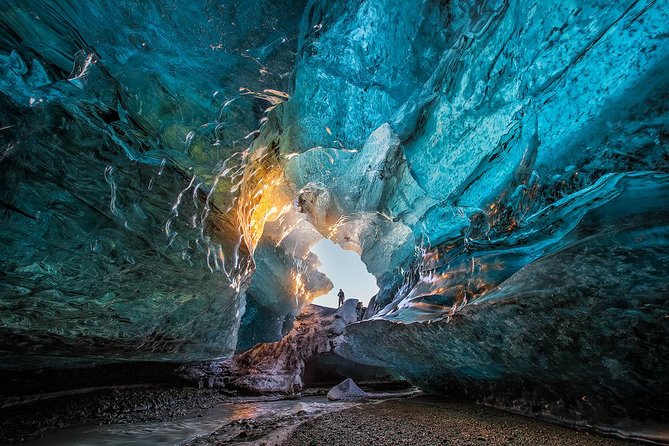 Ice Cave Tour in the National Park of Vatnajökull - Guides who make the difference