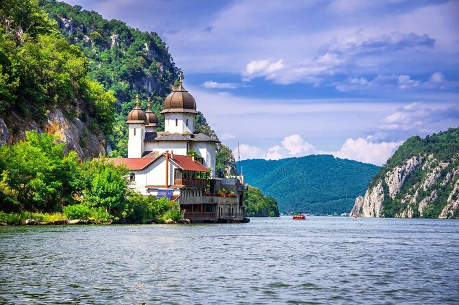 Iron Gate NP Tour with 1-hour speedboat ride + 2 viewpoints - Golubac Fortress and the Danube frontier