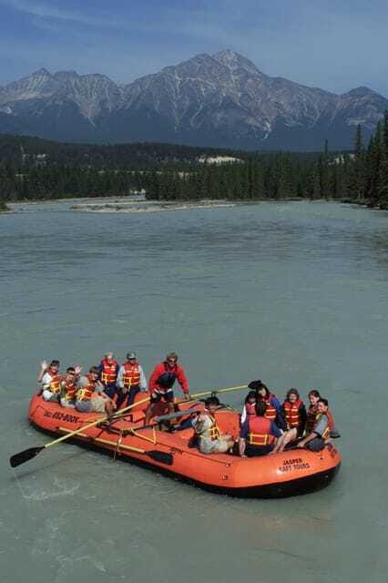 Jasper: Jasper National Park Easy 2-Hour Rafting Trip - Boarding the 25-foot oar-driven raft