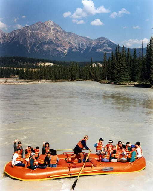 Jasper: Jasper National Park Easy 2-Hour Rafting Trip - Guides who shape the experience