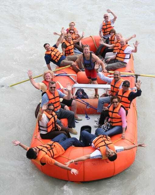 Jasper: Jasper National Park Easy 2-Hour Rafting Trip - A yellow school bus and a short ride to the river